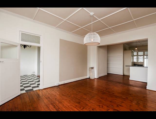 2.5 BEDROOM APARTMENT FOR SALE IN ESSENWOOD